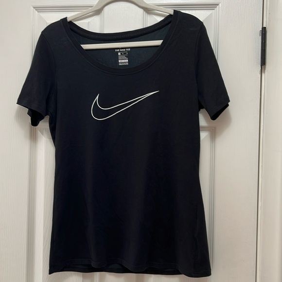 The Nike Tee Athletic Cut Women’s Short Sleeve Shirt - Picture 1 of 3